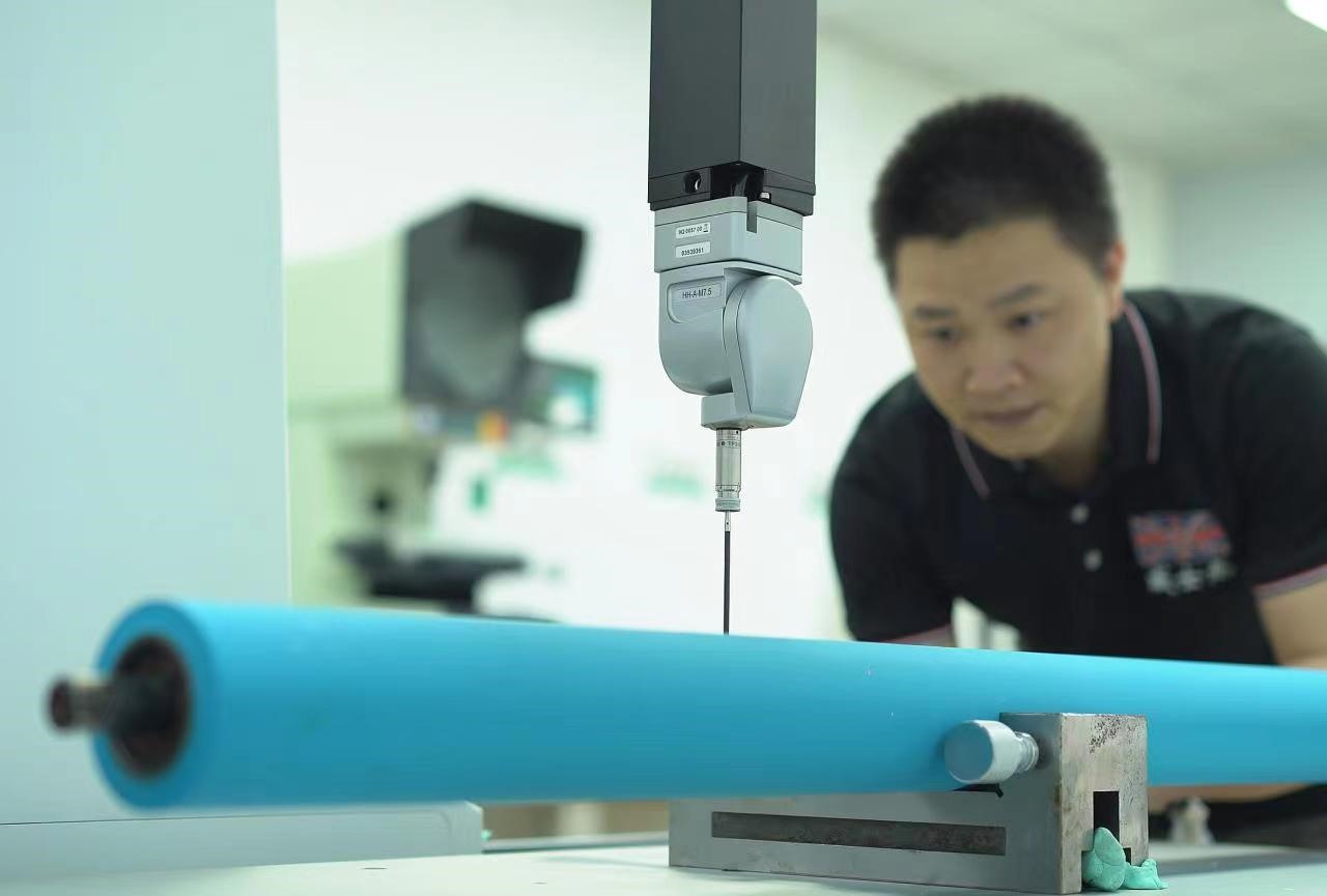 Roller dimensional measurement